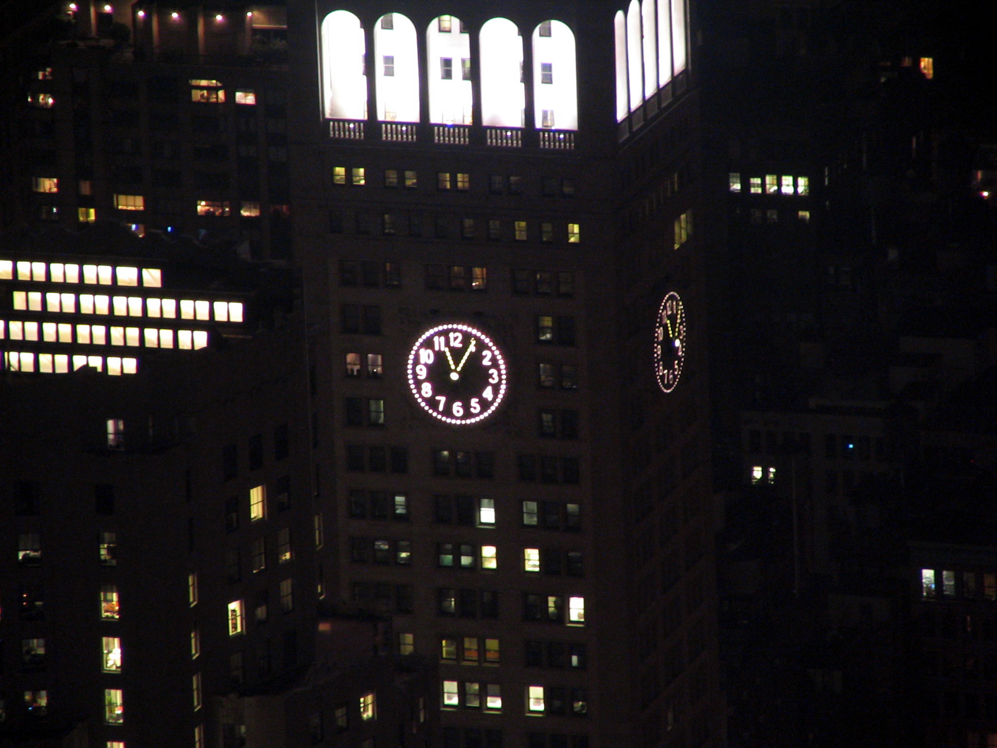 Empire state building at night 12.jpg
